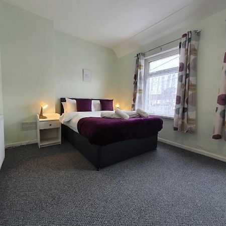2 Bed House, Contractors & Holiday Guests Welcomed Dowlais Экстерьер фото